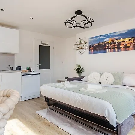 Elizabeth Apartment